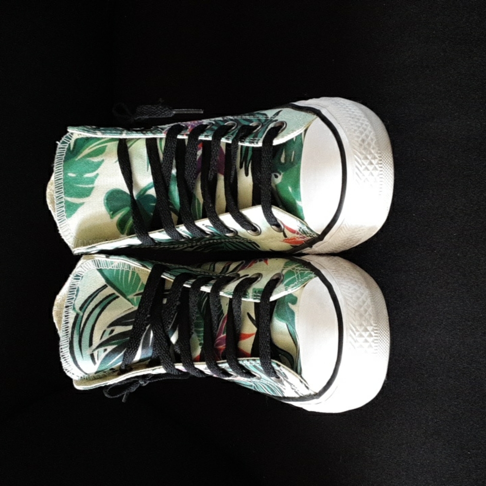 Tropical Converse, mint green with green tropical leaves &fuchsia flowers Size 9